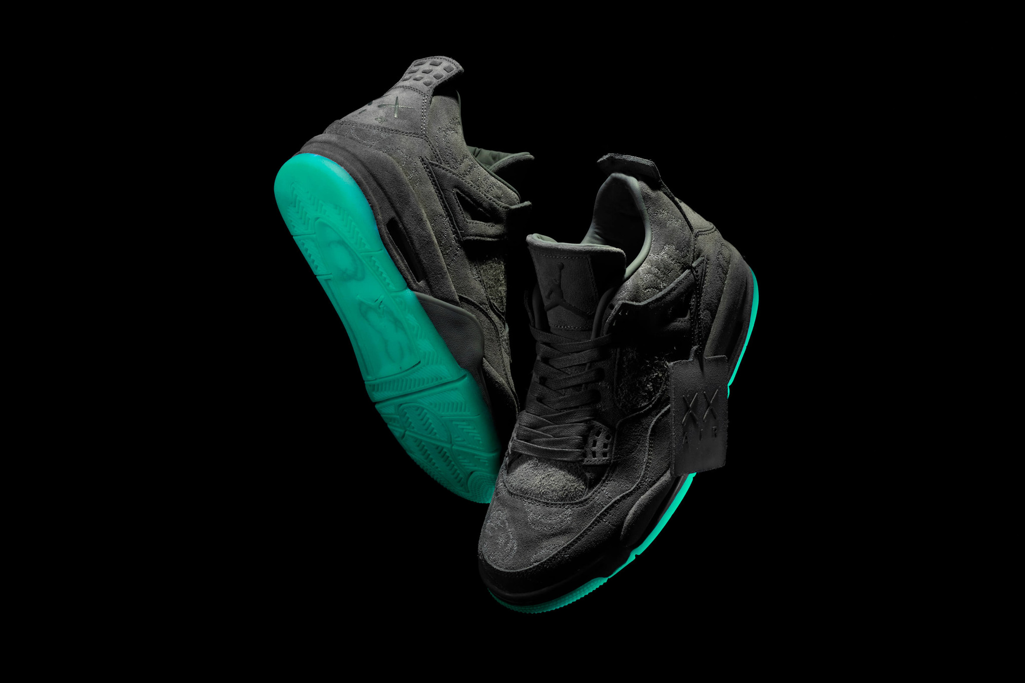 jordan retro 4 kaws black