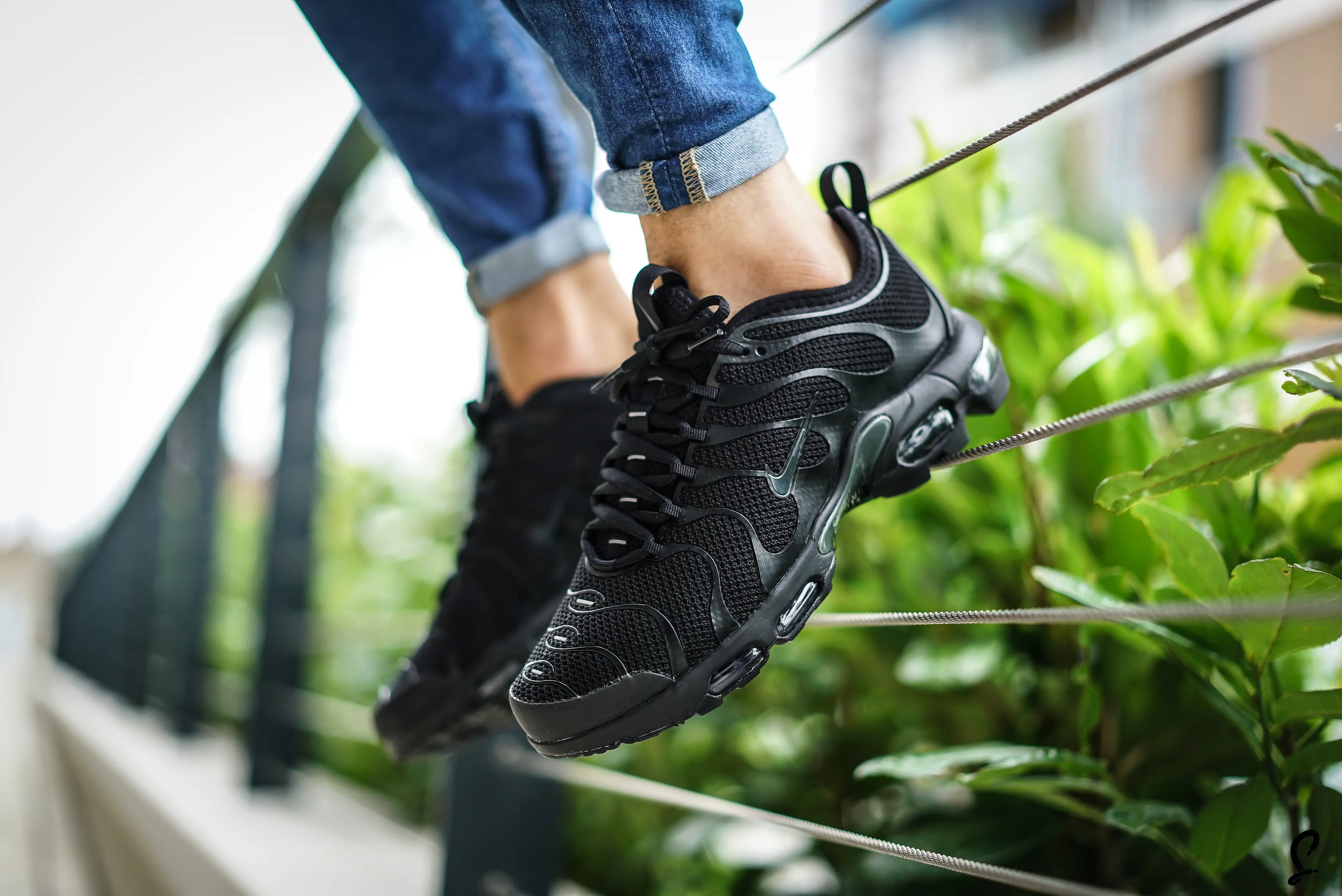 Nike air max plus tn ultra women's hotsell triple black