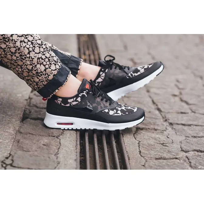 Tan nike hotsell thea air max