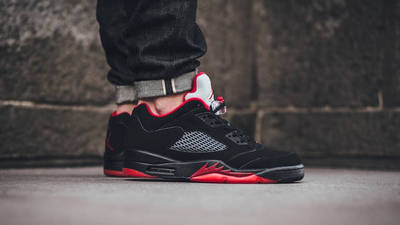 jordan v low black