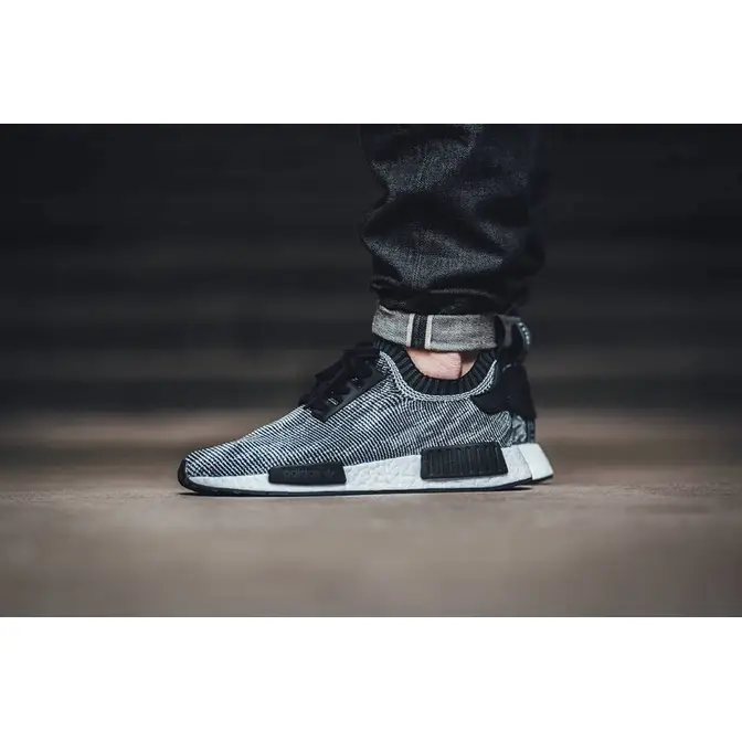 Nmd primeknit on sale black and white