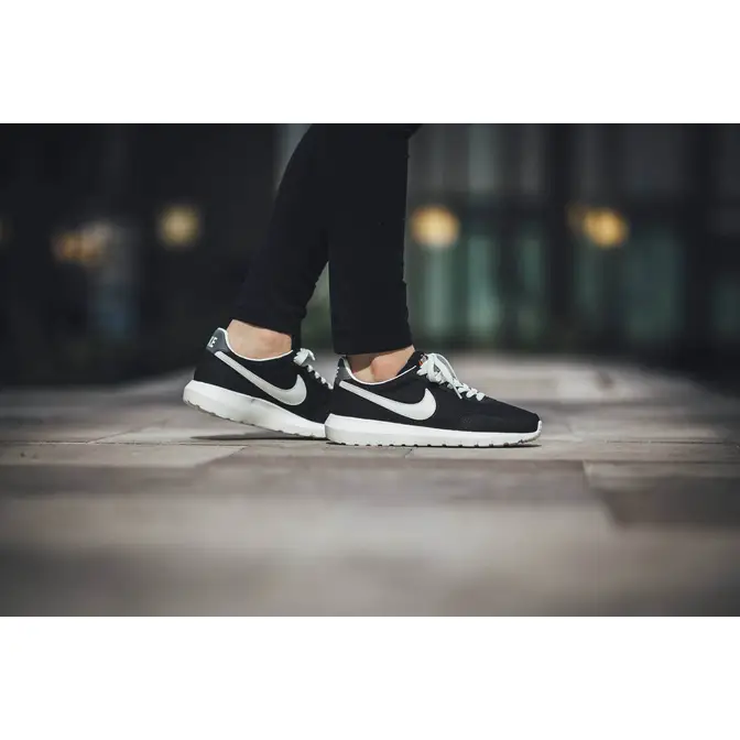 Black and white roshes best sale