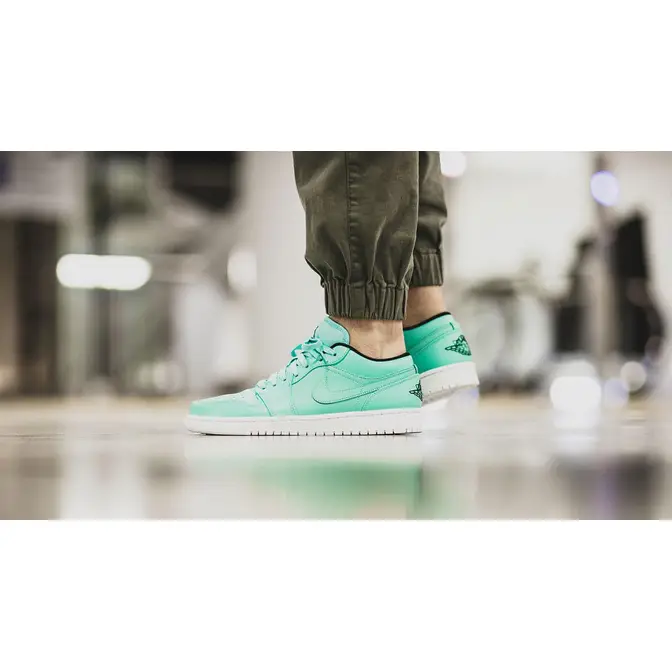 manchester bee nike trainers