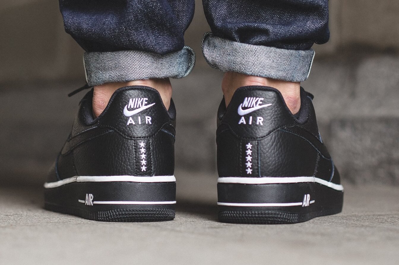 mens nike air force 1 07 black and white