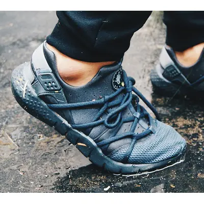 Black huarache nm best sale