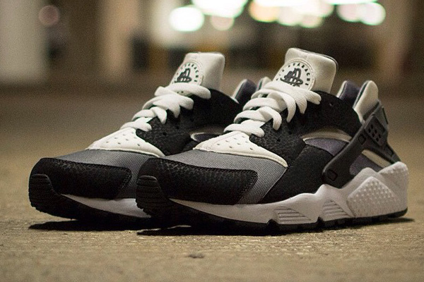 Nike huarache hotsell black platinum