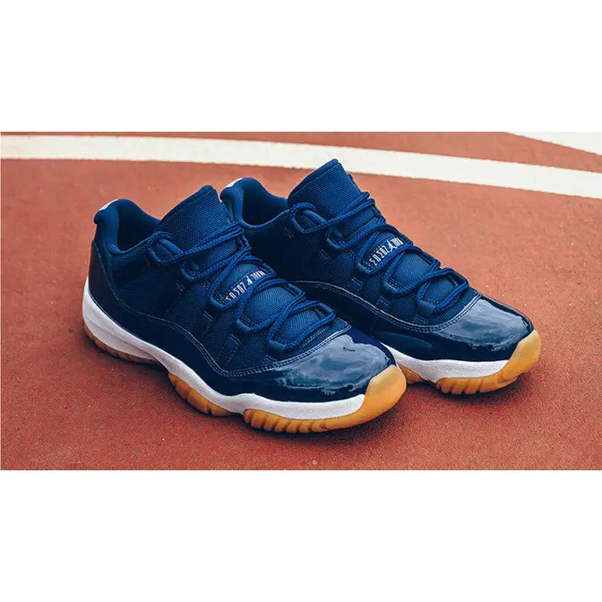 Jordan 11 Low Midnight Navy 