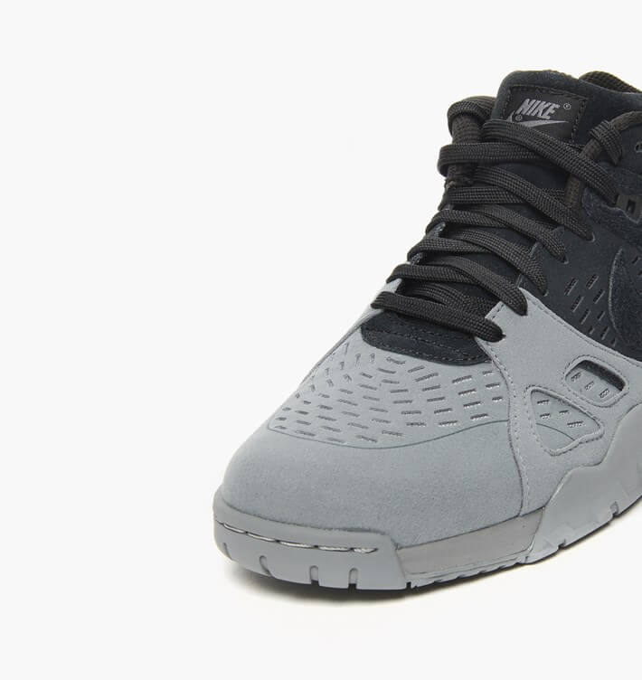 nike grey and black trainers