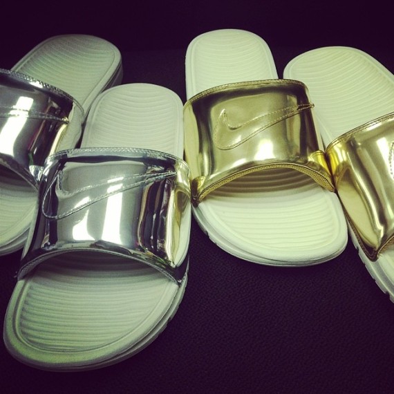 Nike Benassi Solarsoft Slide SP Liquid Silver