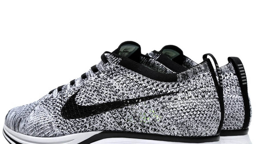 nike black and white flyknit