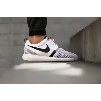 Roshe run nm outlet breeze white/black-hot lava