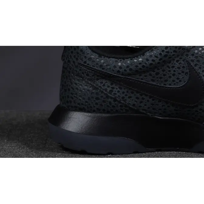 Roshe runs triple outlet black