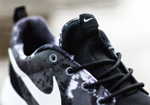 Nike Roshe Run Paint Blot