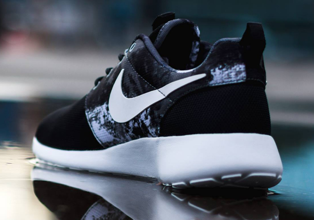 Nike Roshe Run Paint Blot