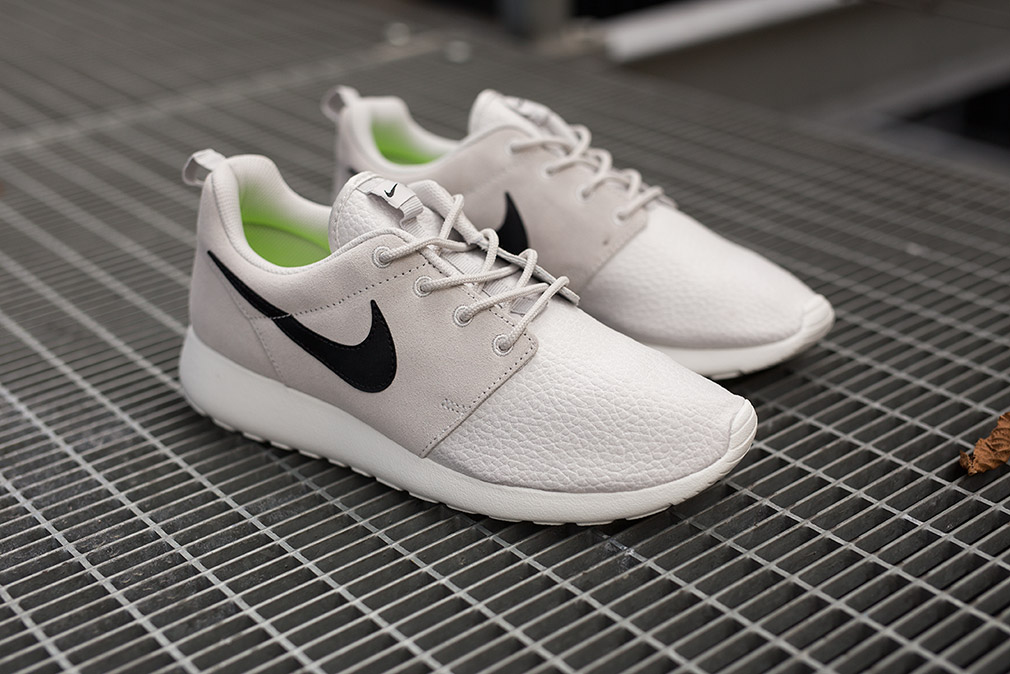 Nike Roshe Run Suede Light Grey - Where To Buy - 685280-017 | The 