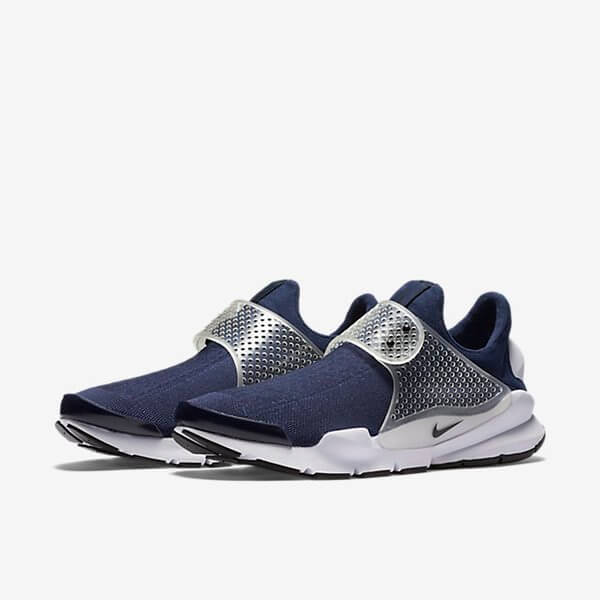 sock darts nike