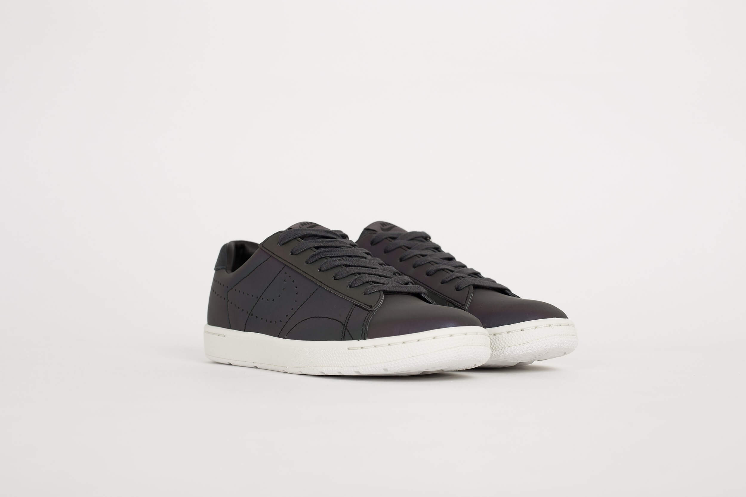 Nike Tennis Classic Ultra Premium QS Holographic