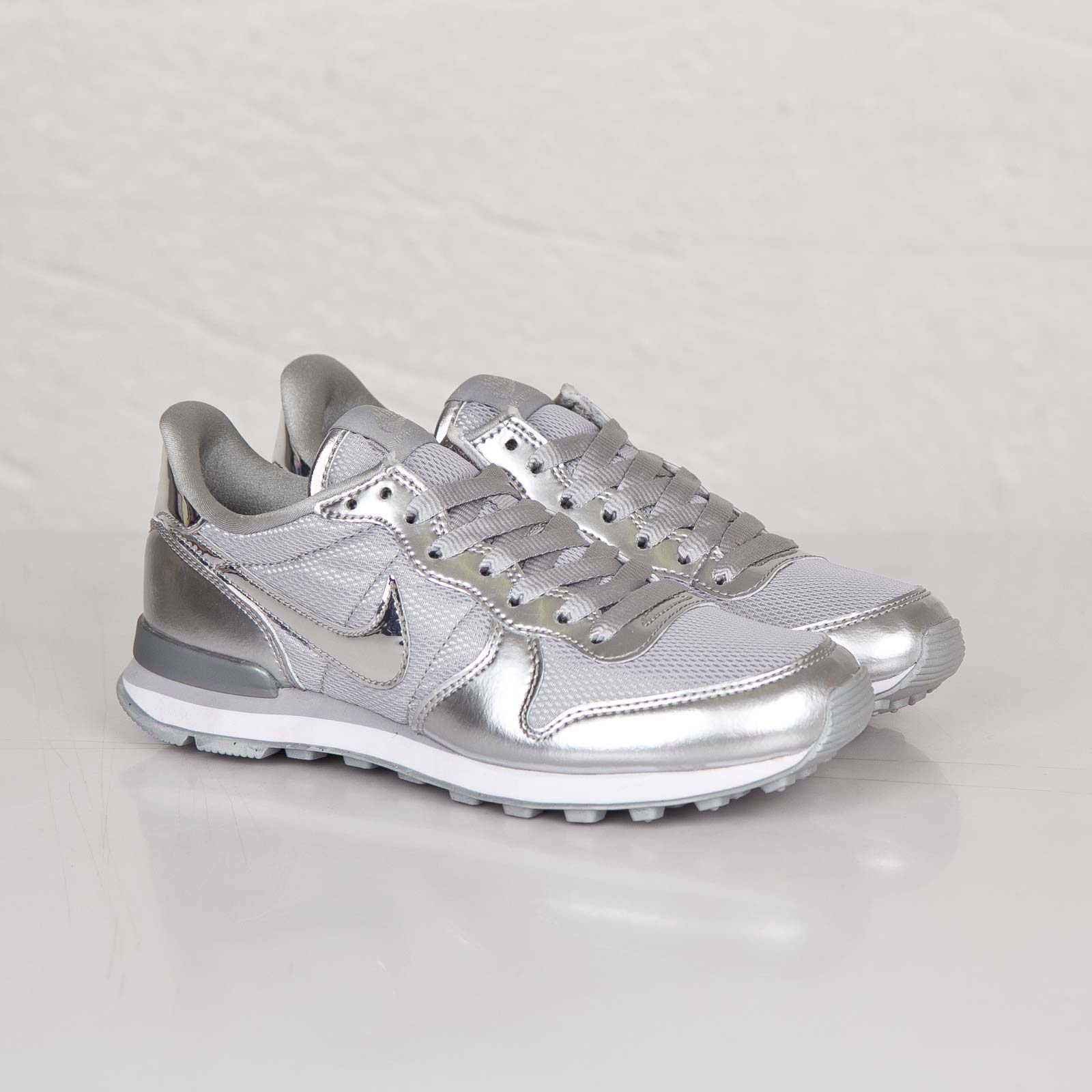 nike silver trainers