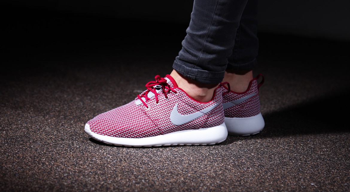 Nike WMNS Roshe Run Dark Fireberry