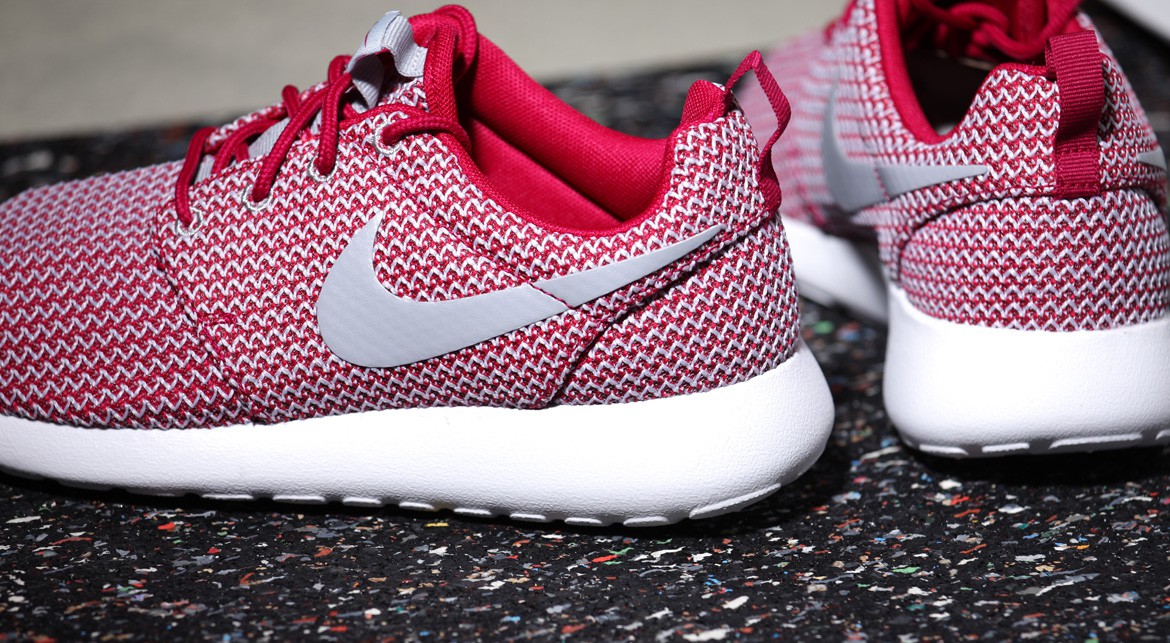 Nike WMNS Roshe Run Dark Fireberry