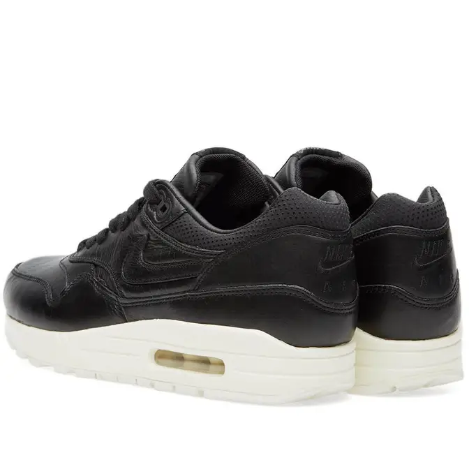 Air max pinnacle black sale