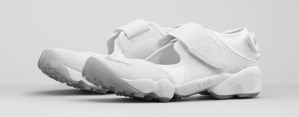 white nike rifts womens