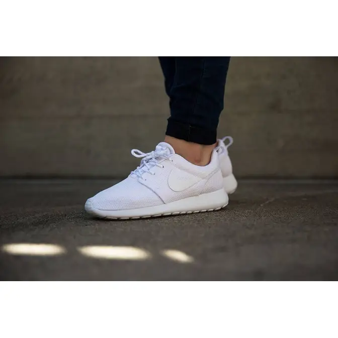 Roshe one outlet all white womens