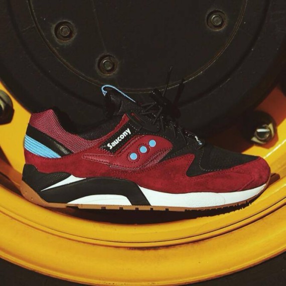 saucony grid 9000 3 dots red