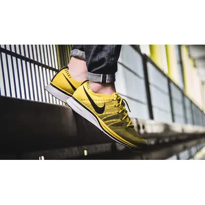 Nike flyknit trainer yellow best sale