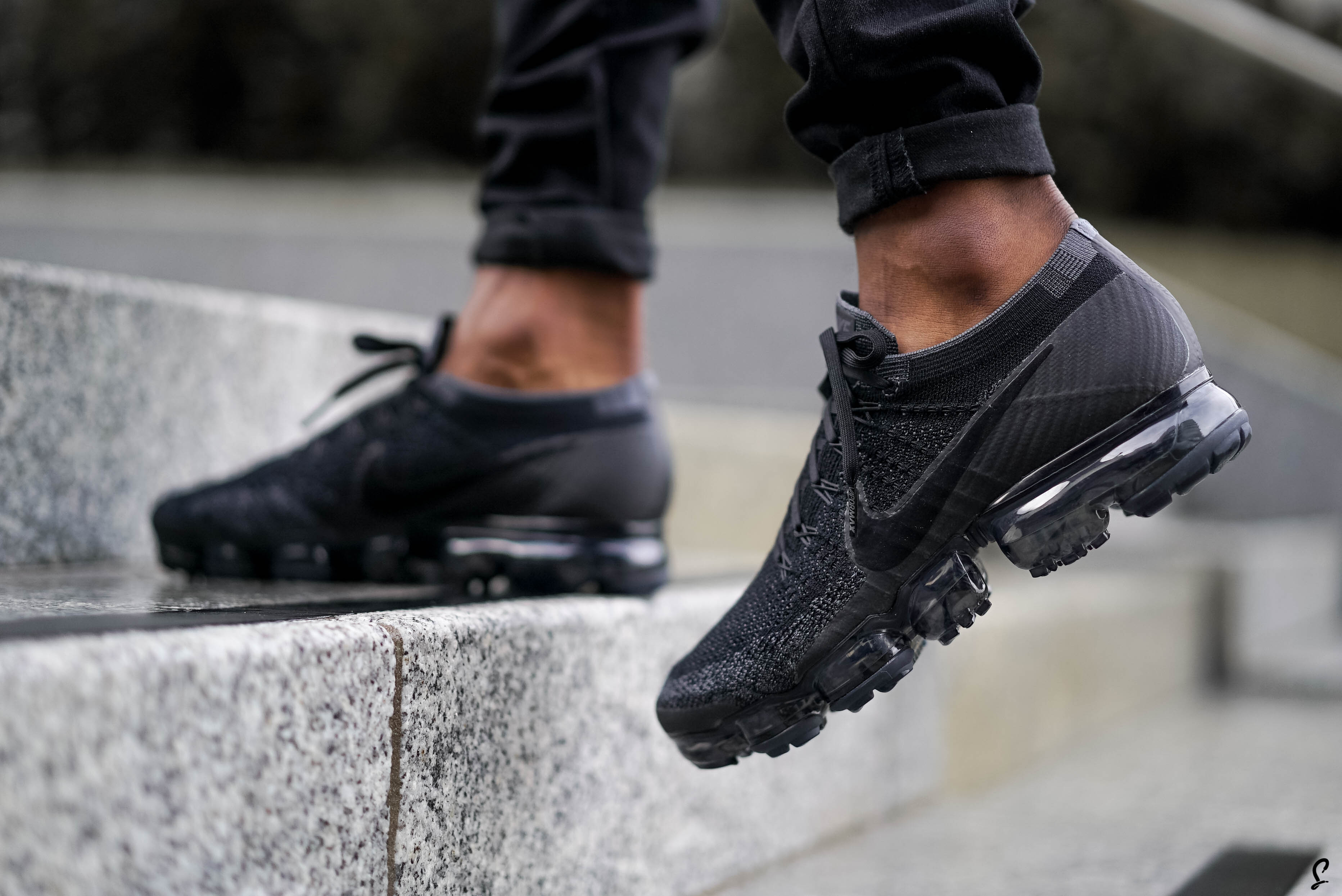 Nike vapormax triple black on feet best sale