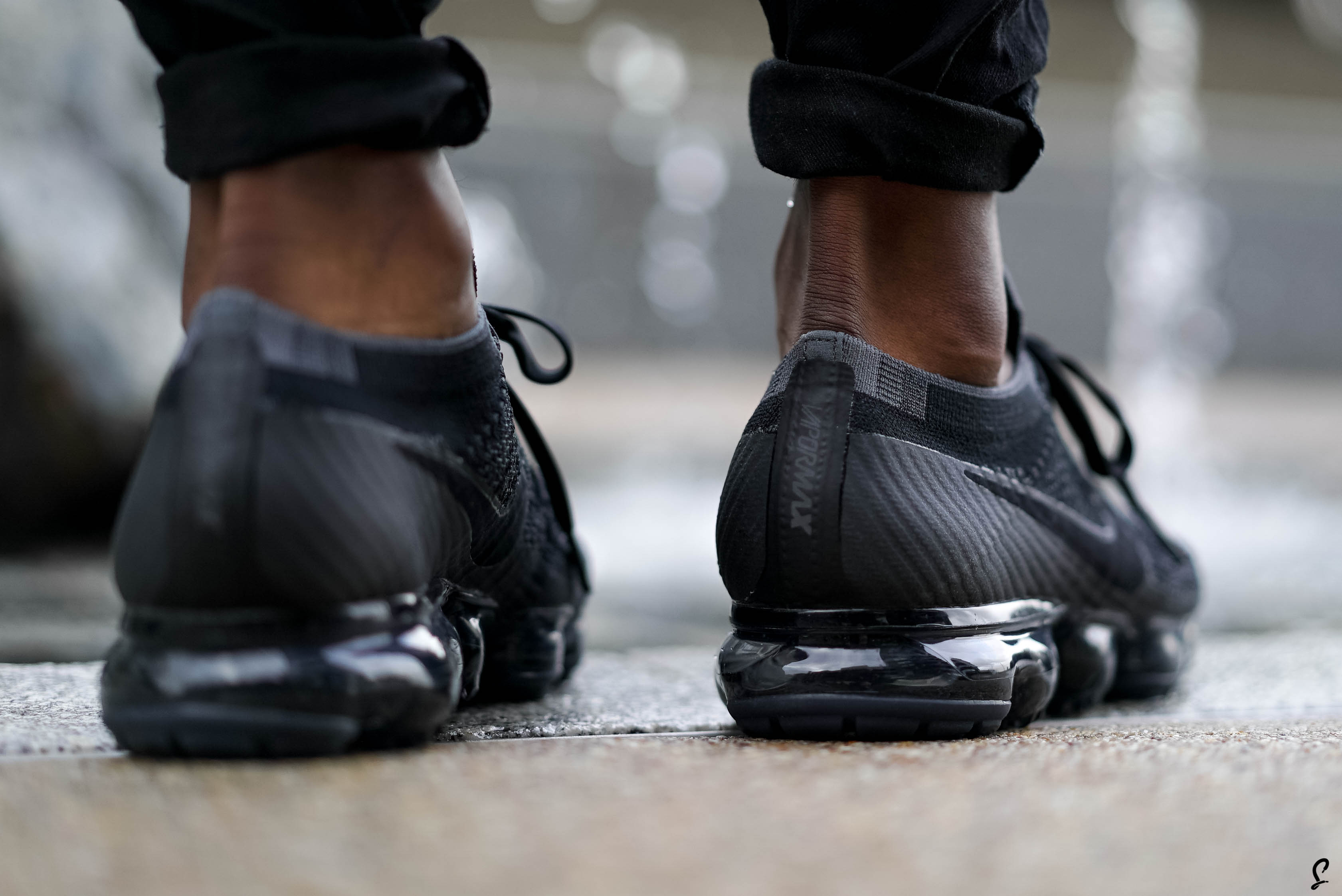 vapormax flyknit 3 triple black on feet