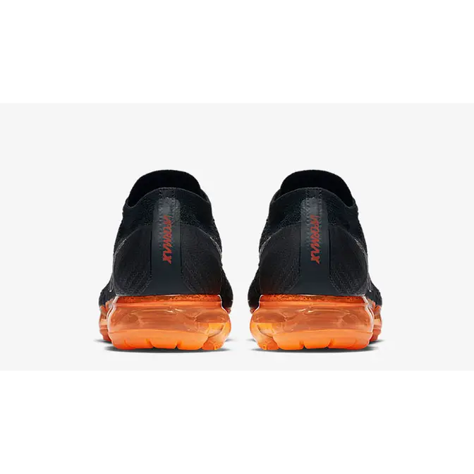 Nike vapormax sales orange bottom