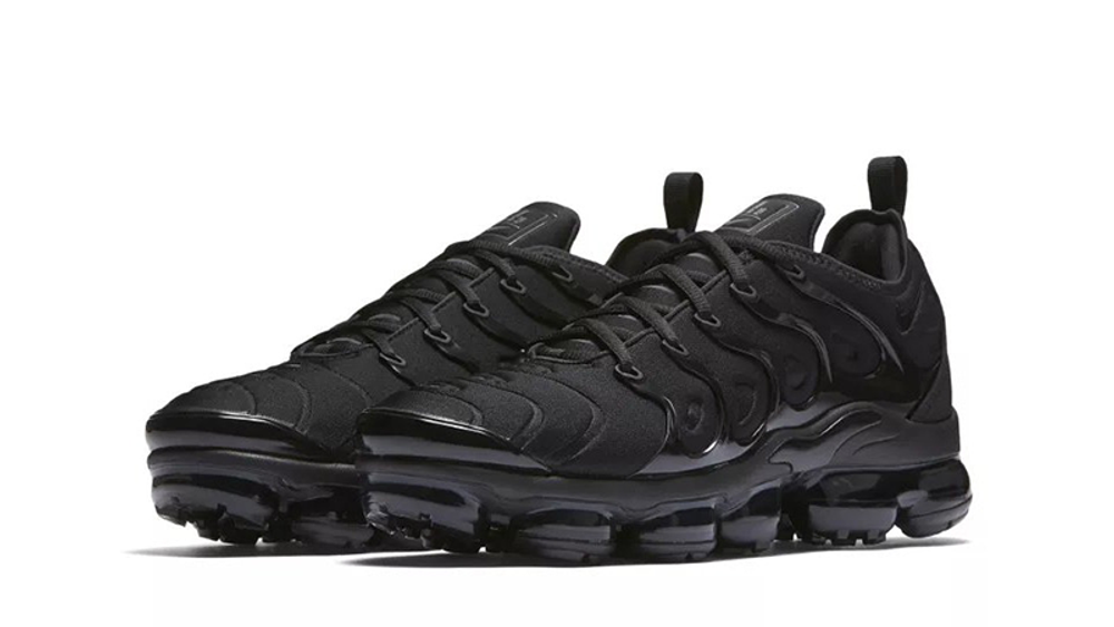 Nike Air VaporMax Plus Tn 'Triple Black' Will Release This Month Nike Air VaporMax Plus Triple Black 924453-004 03