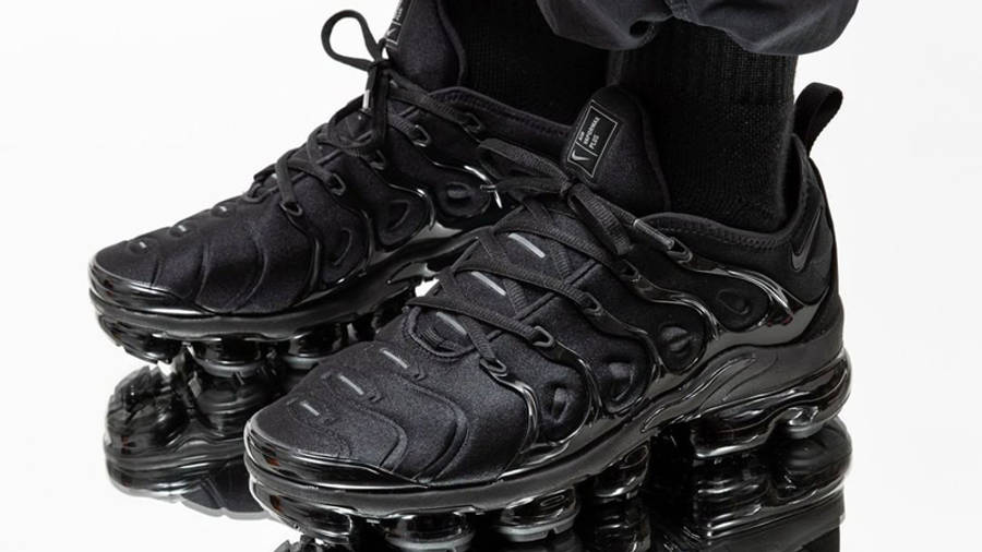 air vapormax plus triple black