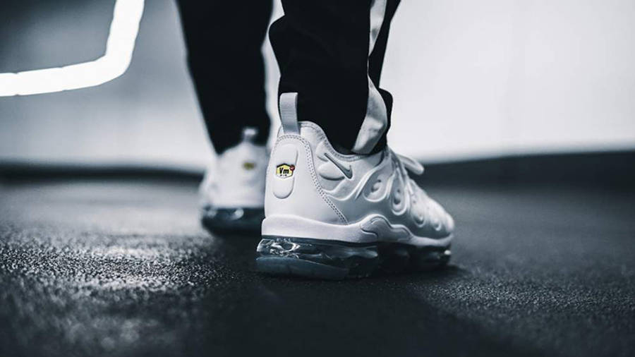 mens nike air vapormax plus white