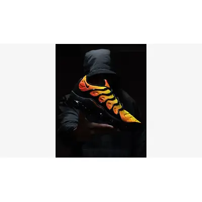 Nike air vapormax plus hotsell sunset orange