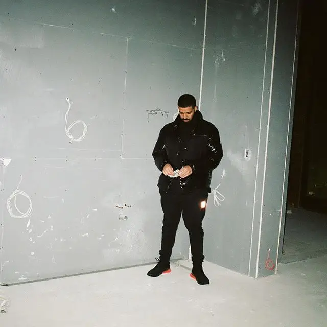 Drake deals vapormax plus