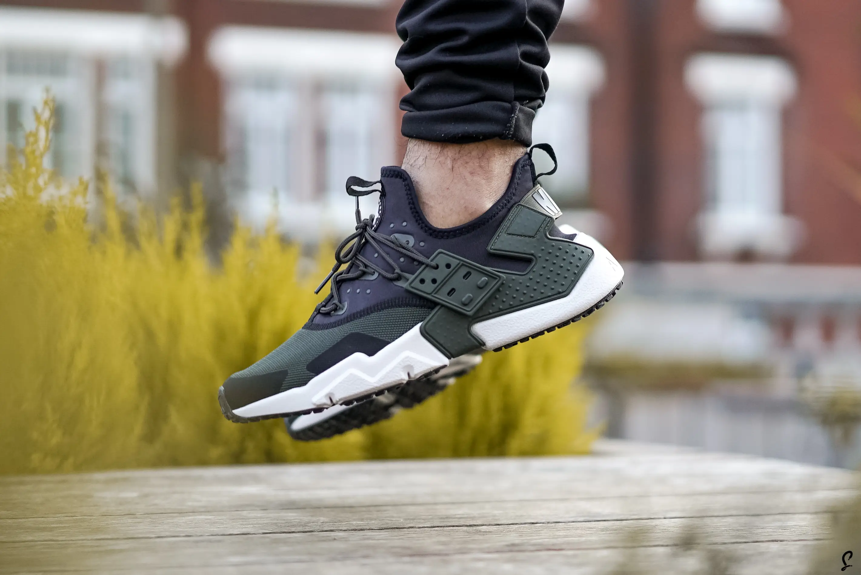 Air huarache drift on feet on sale