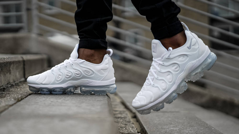 nike-vapormax-plus-triple-white