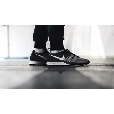 Flyknit trainer 2025 oreo on feet