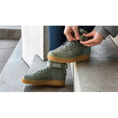 Nike air force 1 high deals womens olive