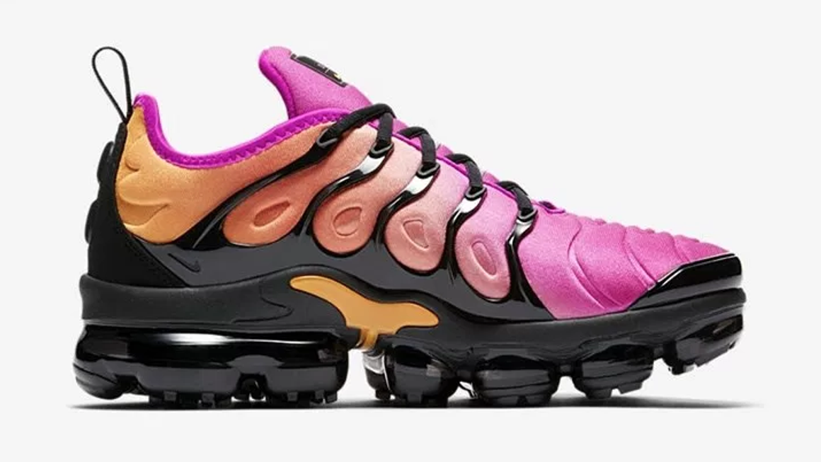 womens black and pink vapormax