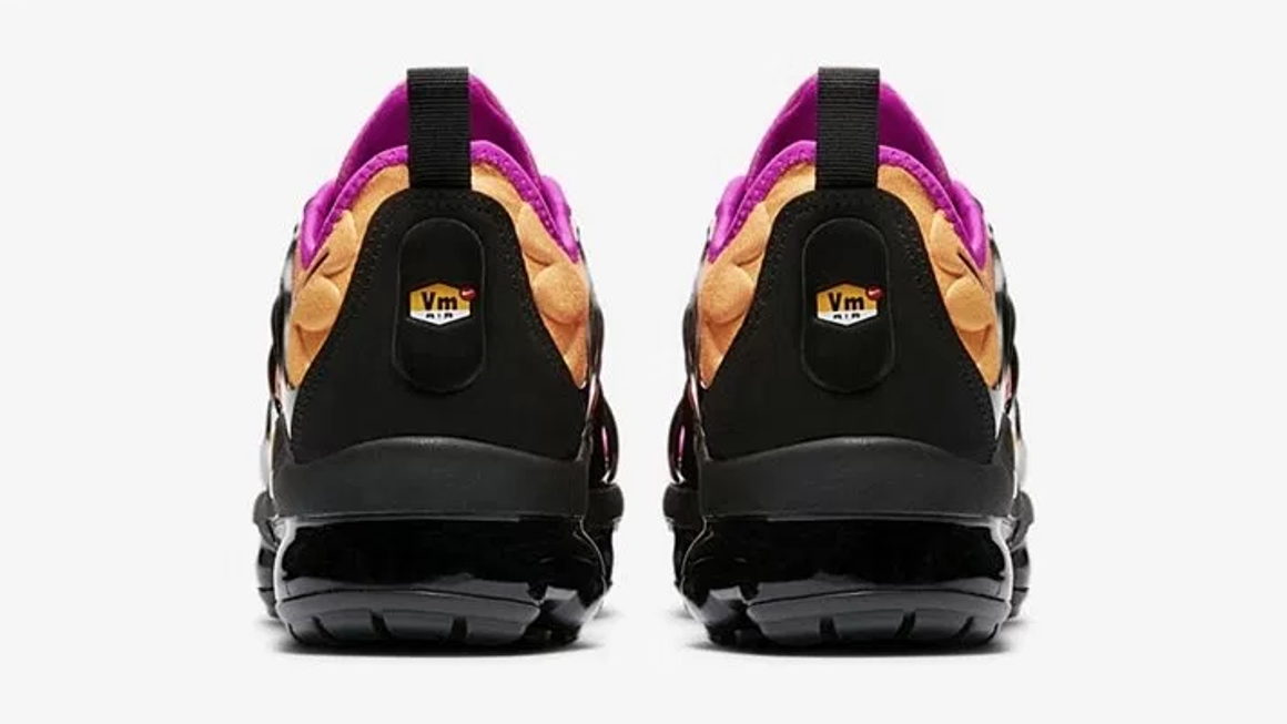 vapormax plus women's black and pink
