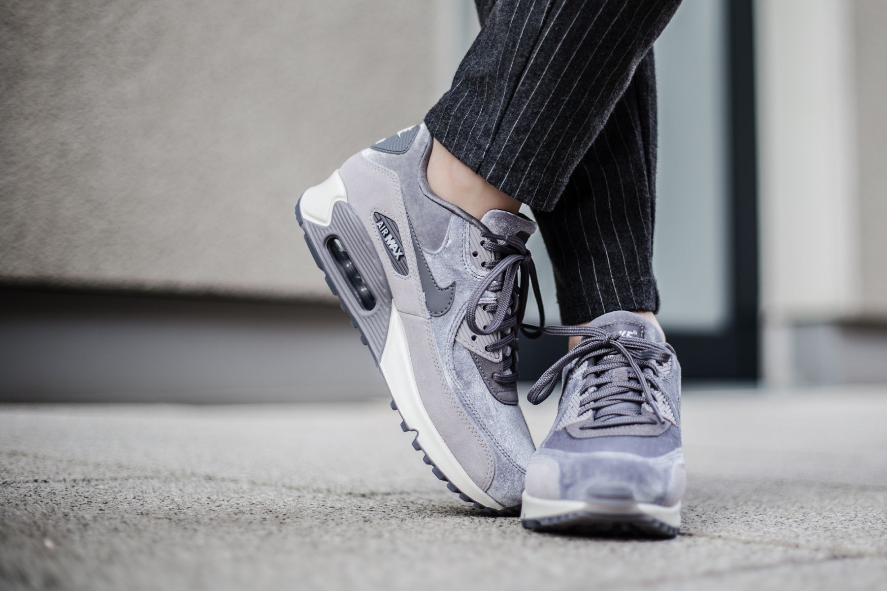 nike air max 90 velvet gunsmoke