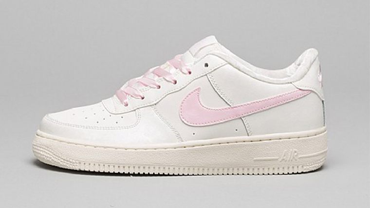 Millennial pink hotsell nike sneakers