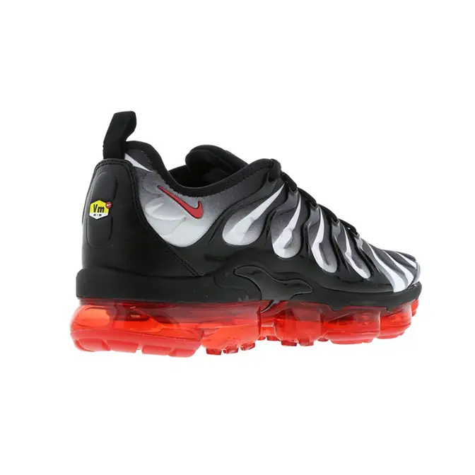 Black and hotsell red vapormax