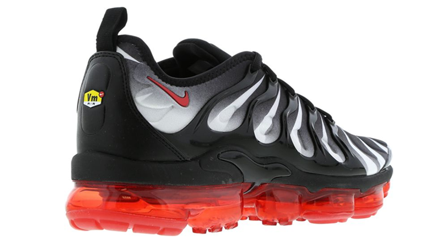 air vapormax plus black and red