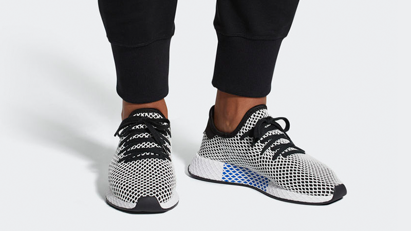 black and white adidas deerupt