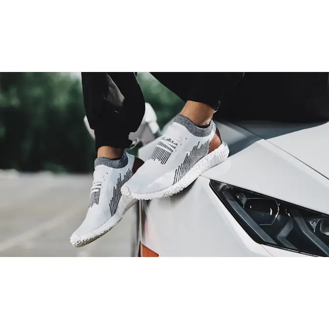 Adidas nmd hotsell racer cloud white