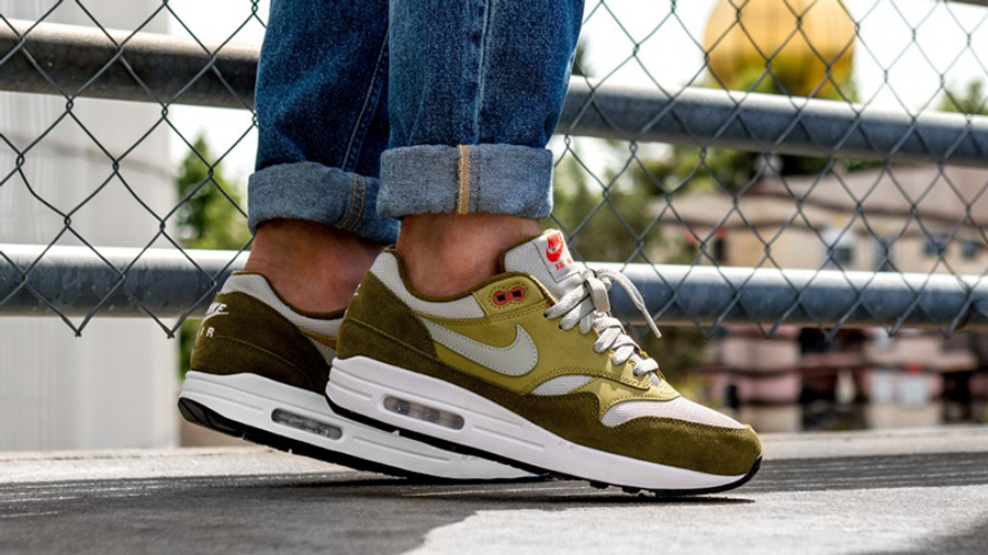 air max 1 curry on feet